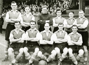 1949-50 team photo pre-season (players in away strip)